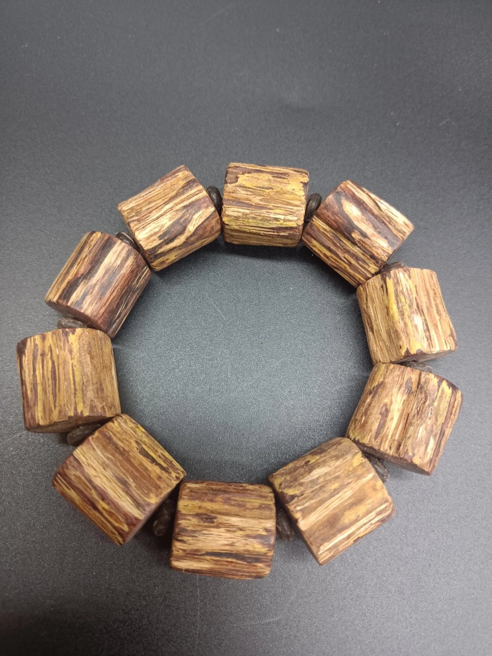 凉味十足,麝香味浓郁,过手留香 详情:极品海南大叶黄药膜降真香满油