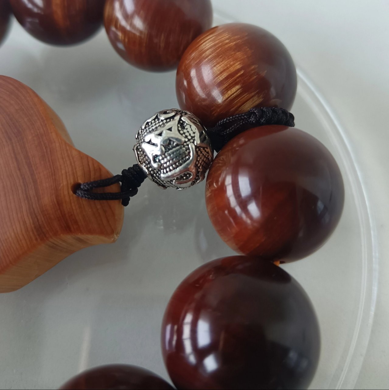 你了解崖柏么 太行崖柏玉化水波纹手串 尺寸:2.0 崖柏有啥神奇之处?