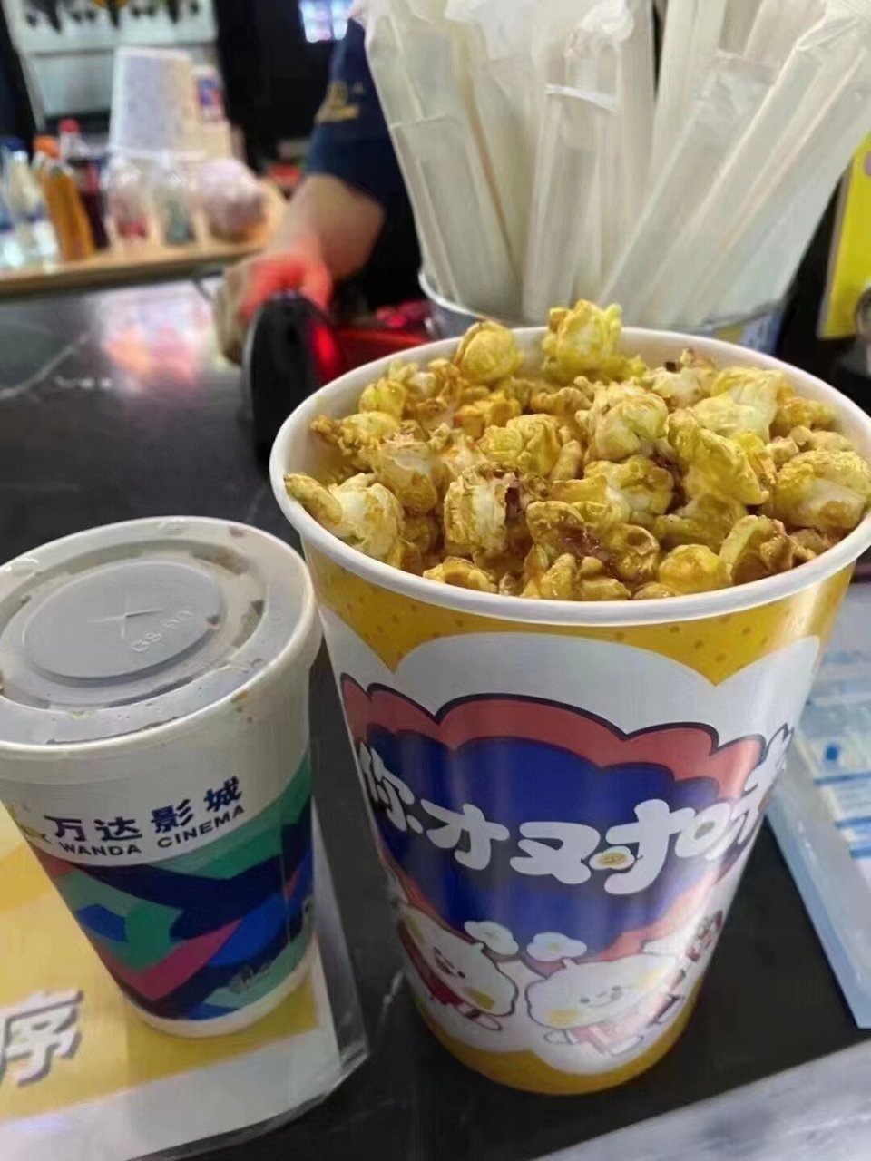 万达爆米花951577可乐套餐只要16元,太香了 每次去万达看电影
