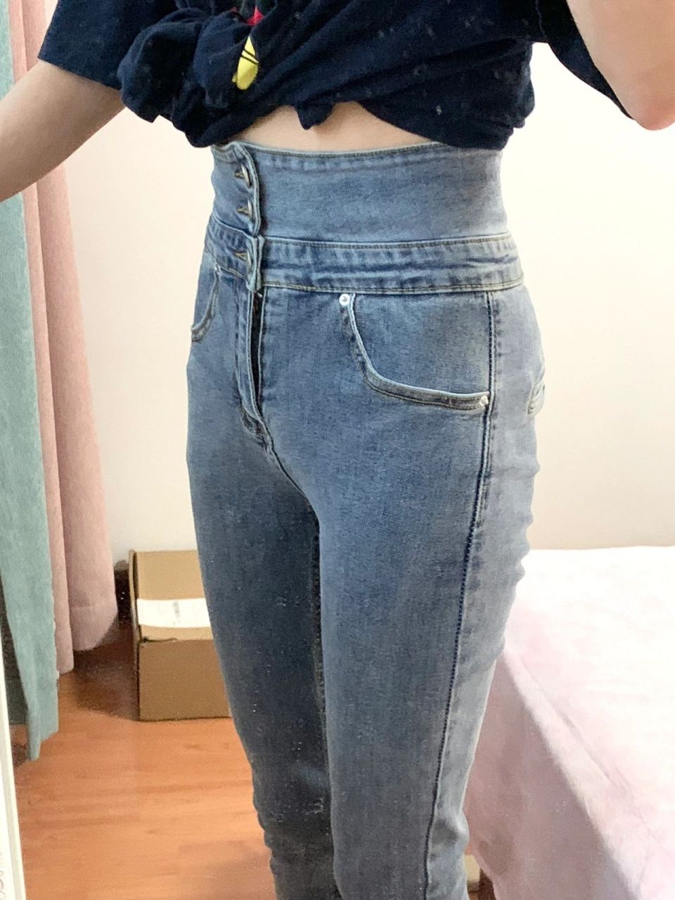 裤子版型我还挺喜欢的,大小也合适,就是这个裆让我很苦恼  经过姐妹