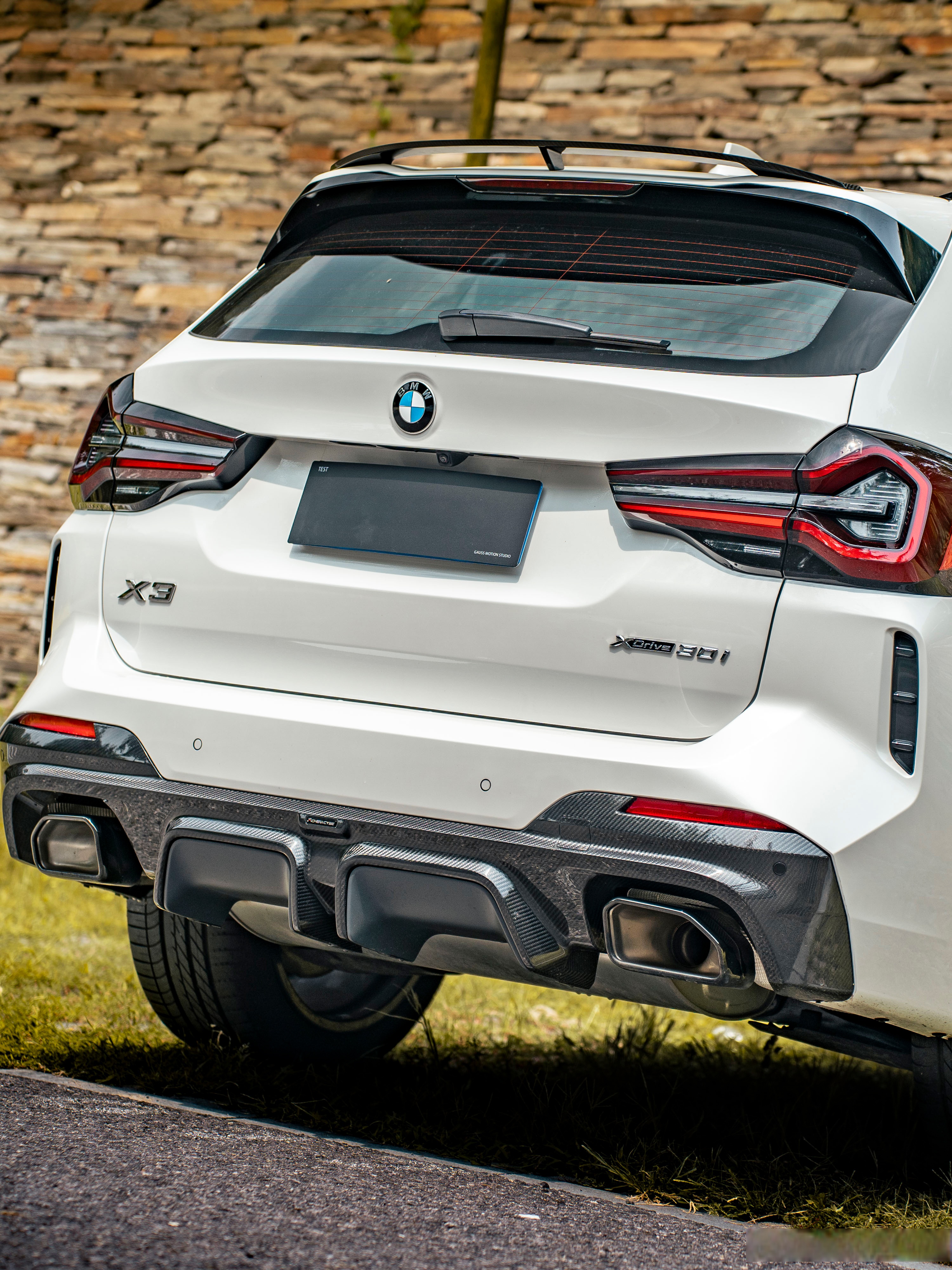 x3变身!原厂改装风还是有点小帅的 碳纤维组件是亮点!