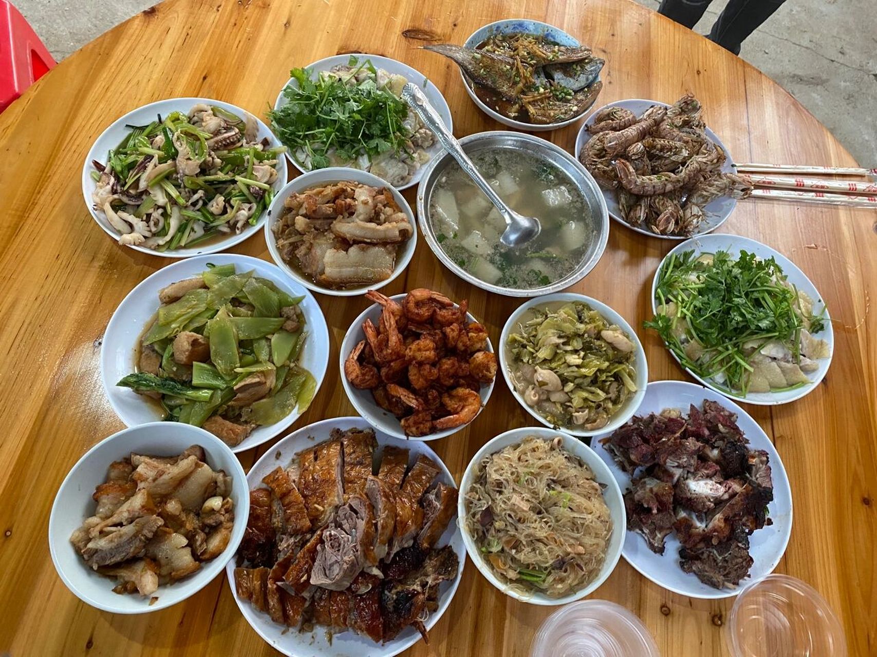 饭菜～ 有没有你们喜欢吃的菜呢 坐标广西北海,沿海地区所以饭桌上