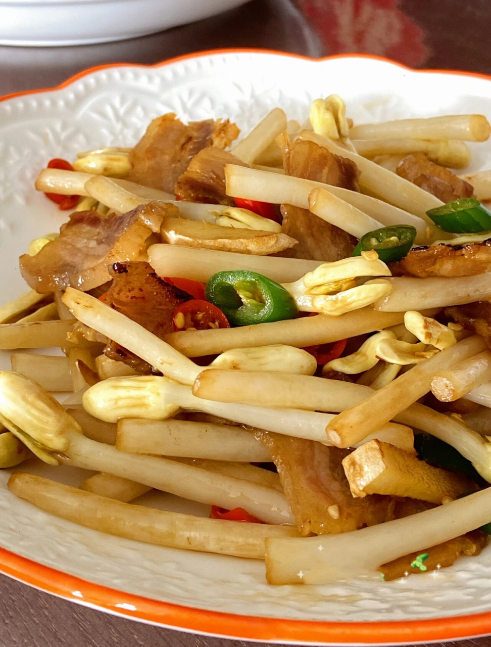 没有想到6315花生芽不但能吃还营养丰富 .