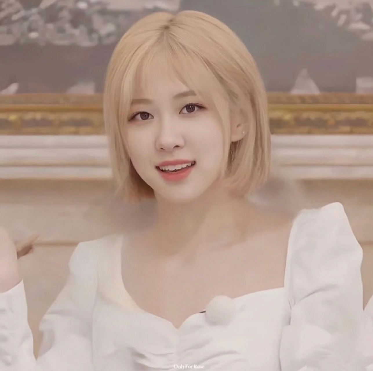 网友p的朴彩英短发,乍一眼看以为是真的,短发的rosé好美!