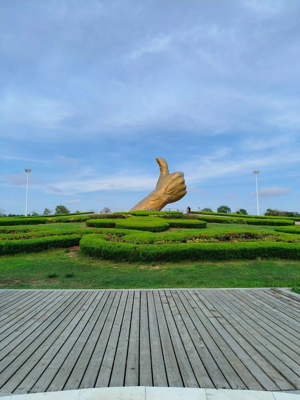 乳山银滩 大拇指广场 时隔23年又来到了乳山老家,那小时候也去过但