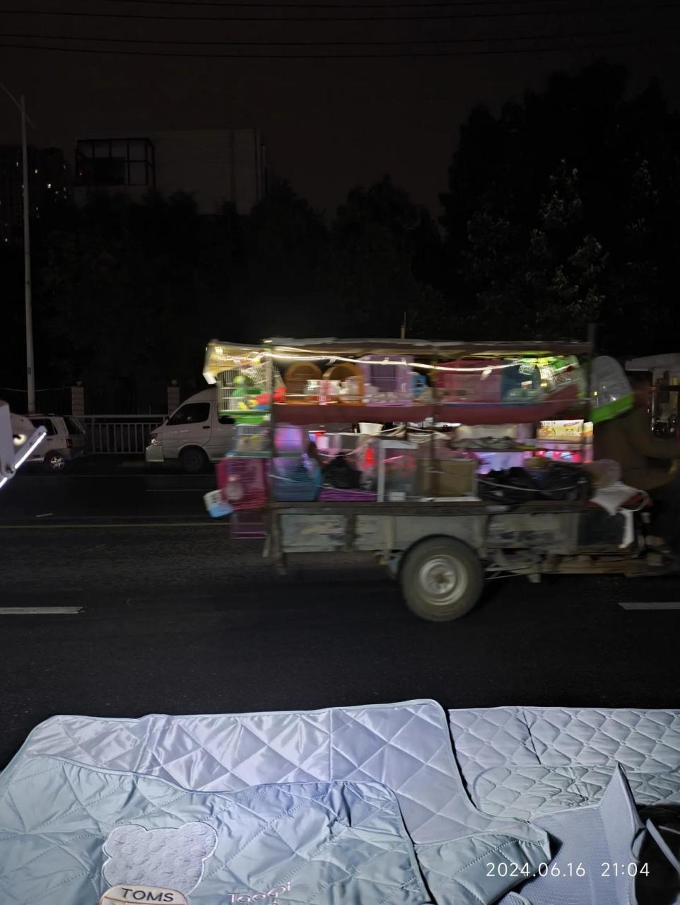 摆地摊的故事(摆地摊的故事视频)