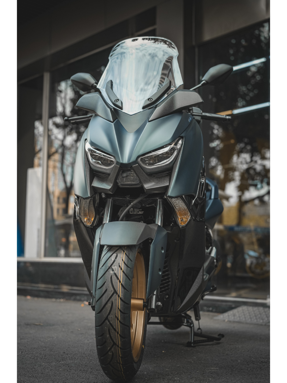 雅马哈 yamaha xmax300 墨松绿 雅马哈中排量踏板 和本田佛沙一样供不