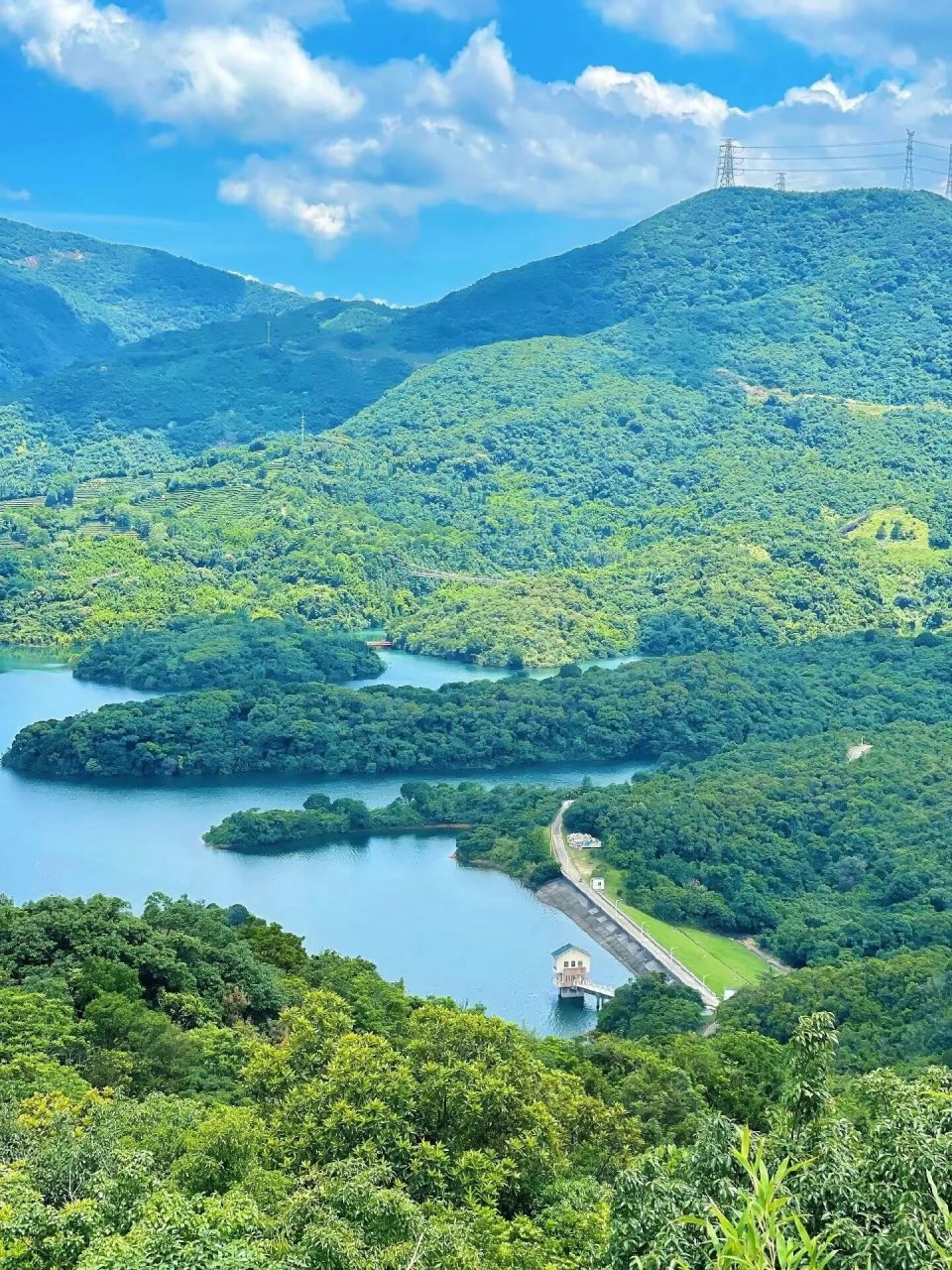 "深圳打鼓嶂:山水之间的神秘仙境, 深圳打鼓嶂,位于深圳市龙岗区,是