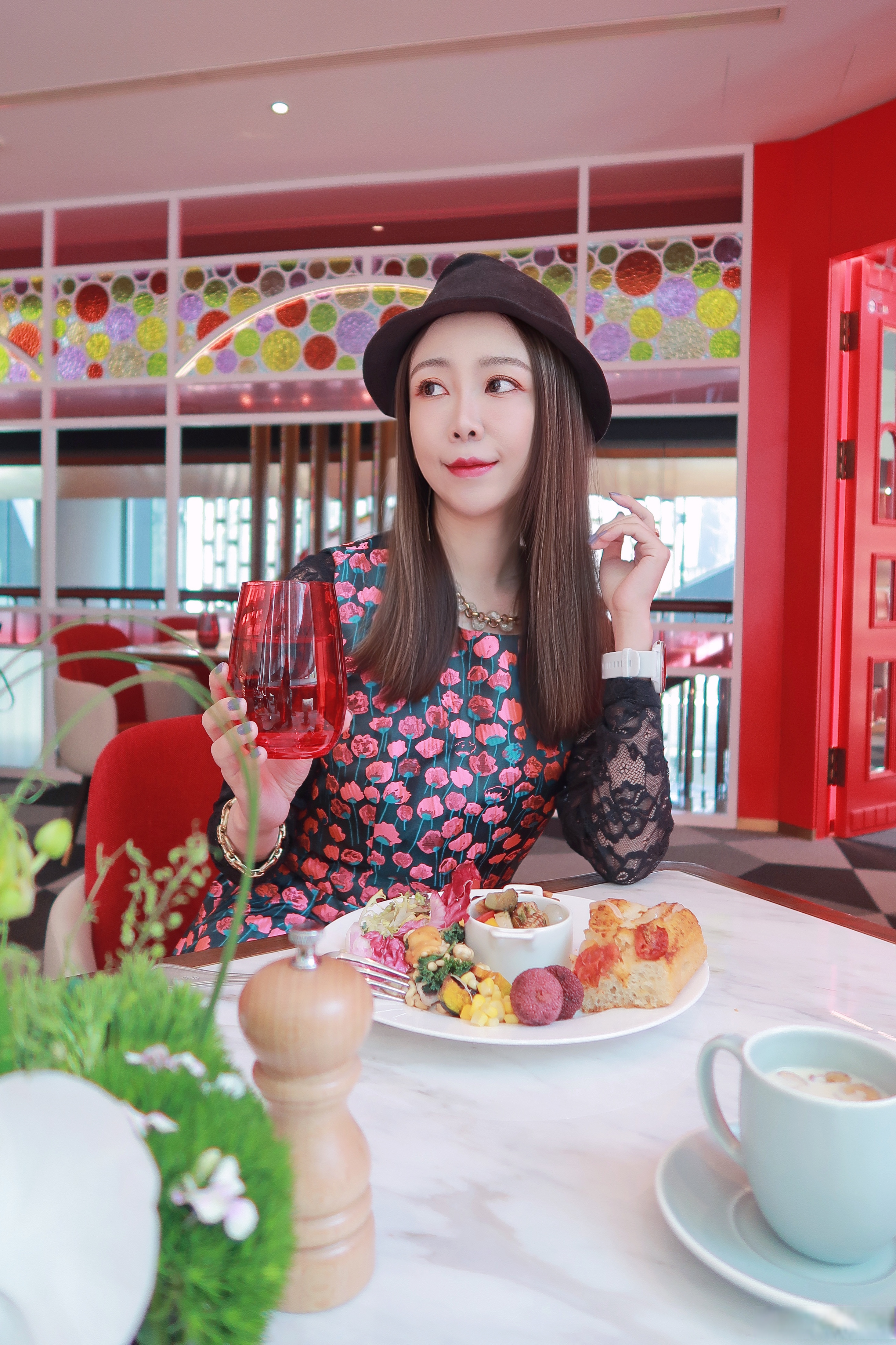 小食,沙拉搭配数款酱汁唤醒赏味意趣招牌"龙江"牛肉鞑靼由行政主厨