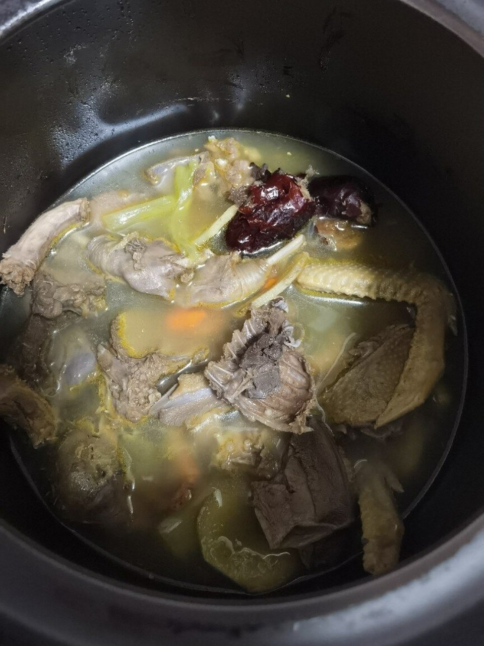 术后养生鸽子汤 住院期间听病友说鸽子汤有助于术刀口恢复 变天的时候