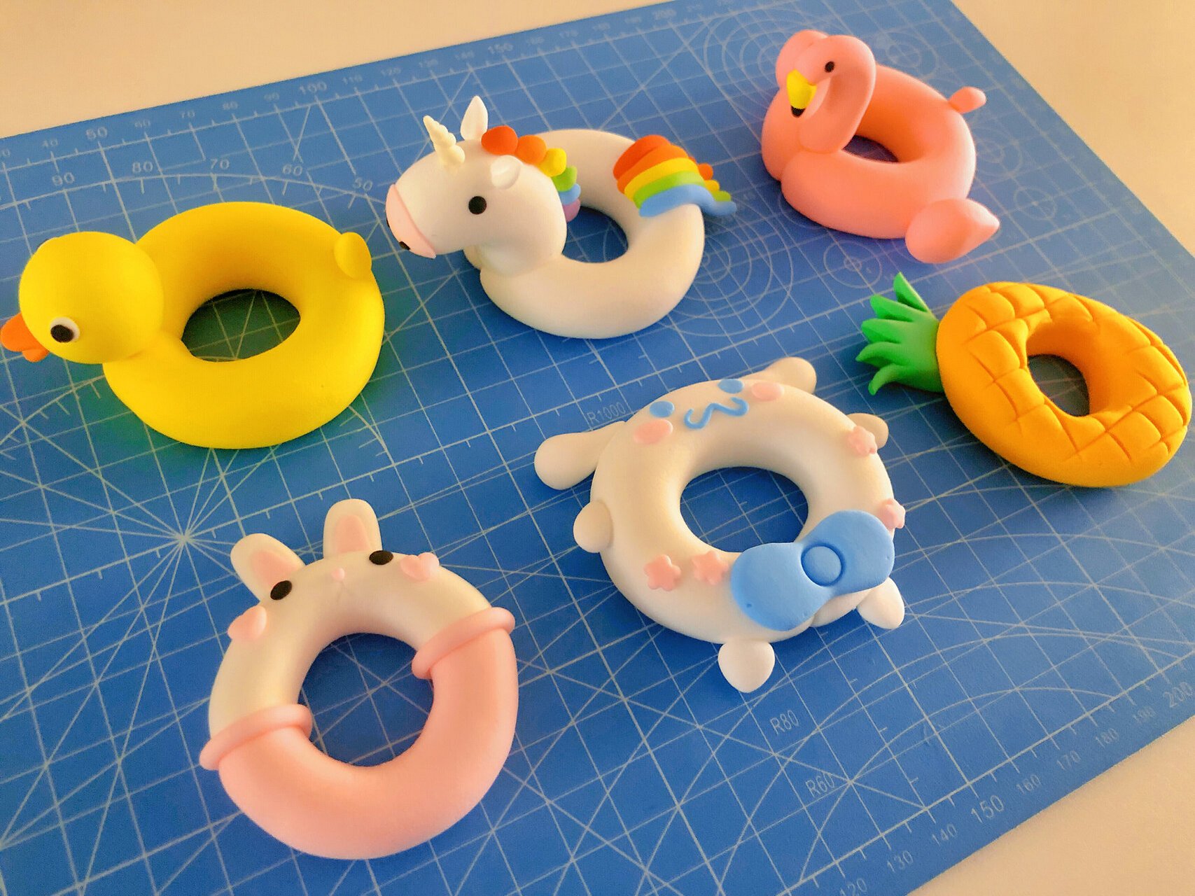 手工丨超轻黏土夏日游泳圈准备好了吗95 夏日泳池里的游泳圈,是夏天