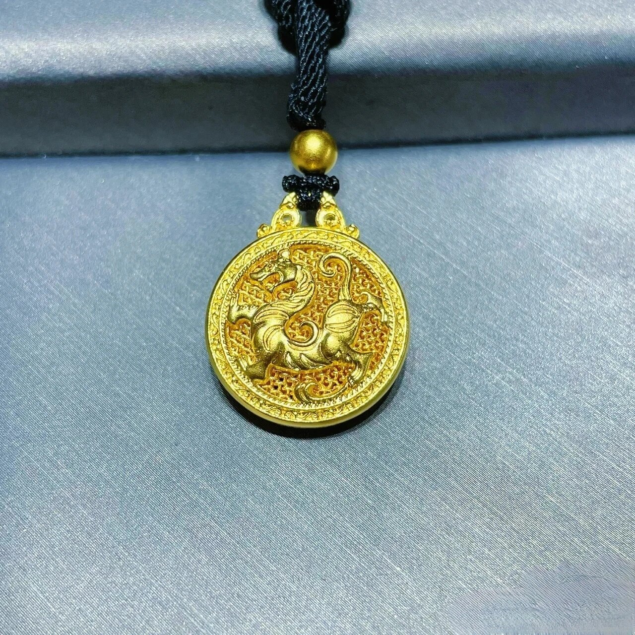 周大福吉祥金十二生肖 故宫吉祥金十二生肖以故宫藏品清乾隆款长宜子