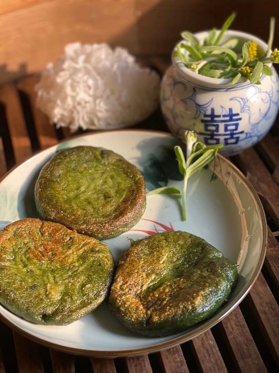 一口满口青草香,仿佛拥抱整个春天95所以有人也将吃绿粿叫做"尝春"