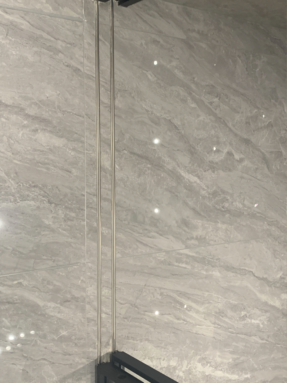 装修日记|厨房极简地轨推拉门 厨房推拉门原本计划装吊轨,但是门太大