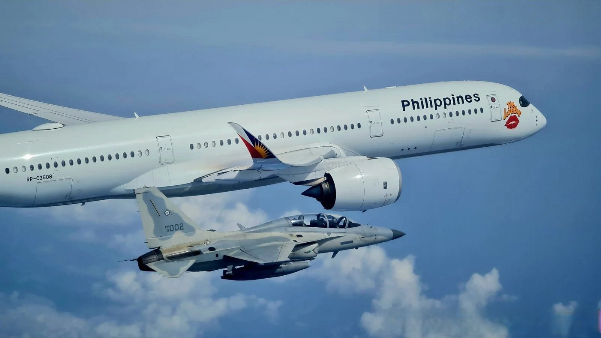 菲律宾空军fa-50护航菲总统专机a350-900