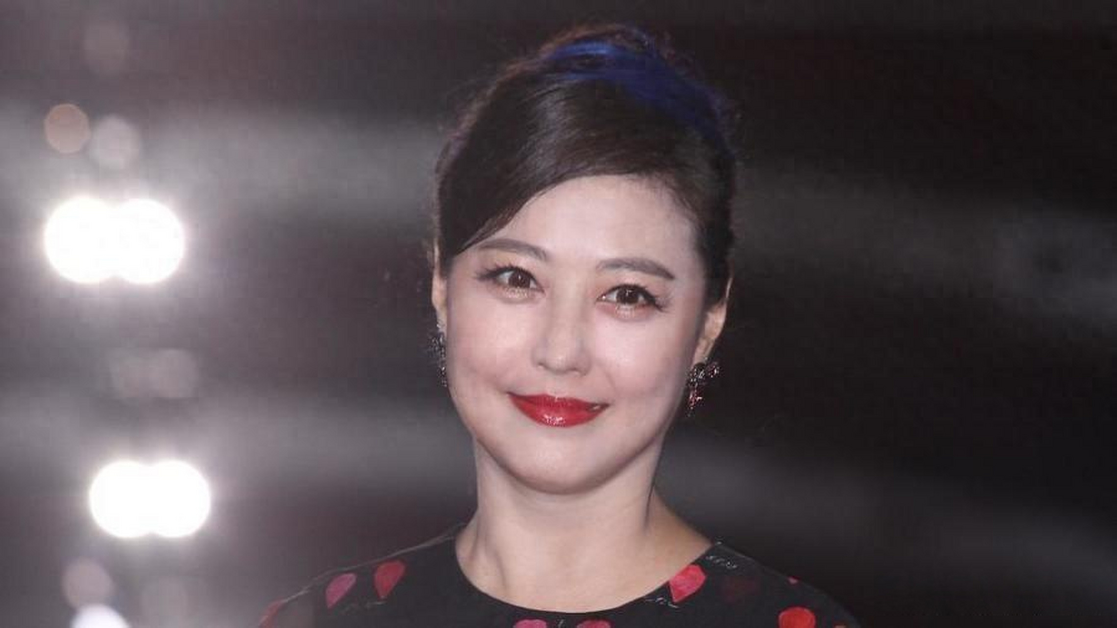 【不管是谁泄露了周海媚病历,都十分不妥】12月12日晚,香港艺人周海媚