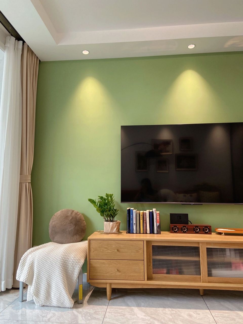 极简绿色电视背景墙,越看越喜欢00 入住一年了,这个绿色的背景墙越