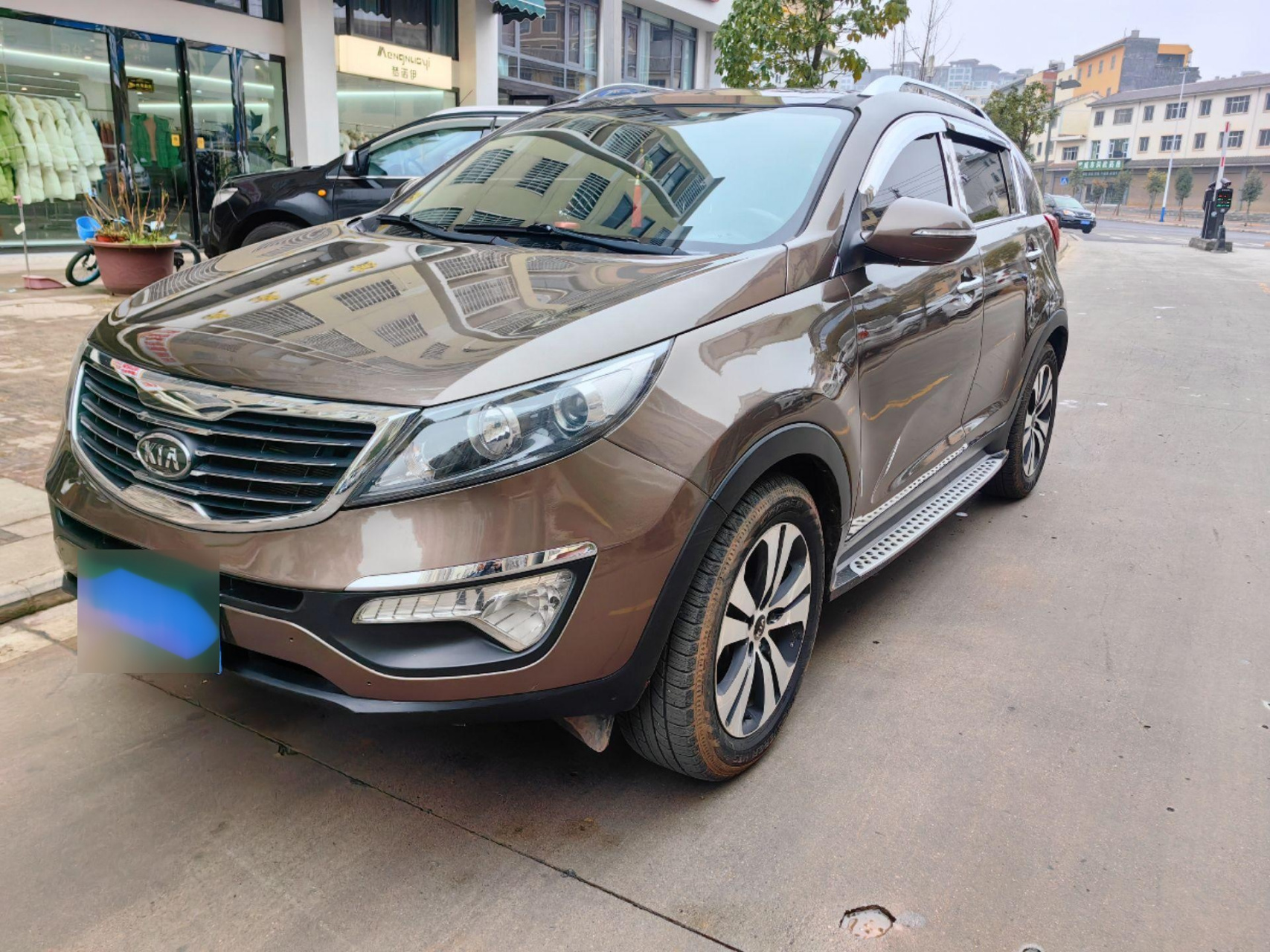 起亚智跑,2.0排量,自动挡四驱gls,车身颜色沙滩金,全景天窗