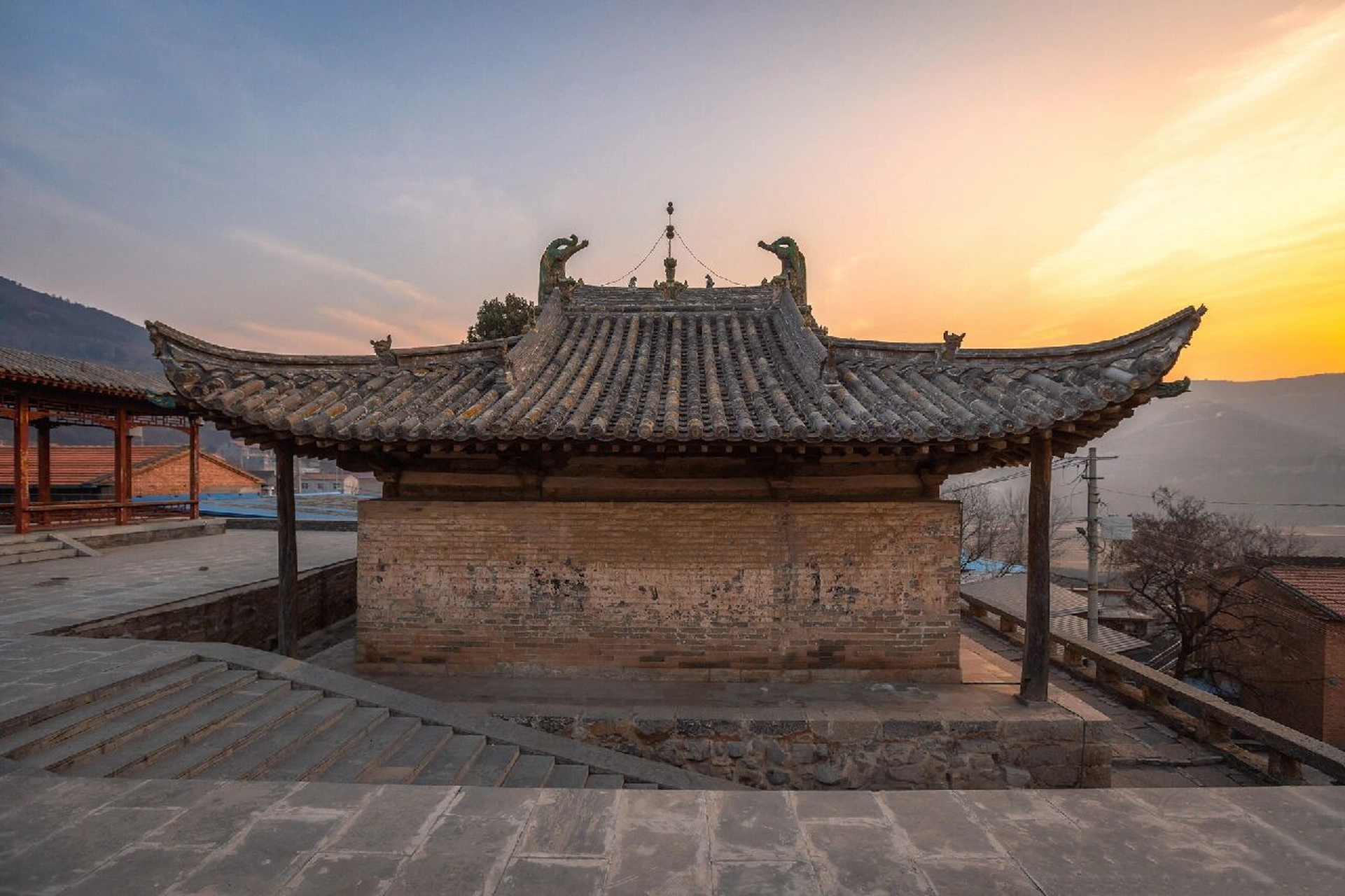 一座承载了大唐辉煌的古建筑——天台庵 天台庵弥陀殿出檐深远,斗拱雄