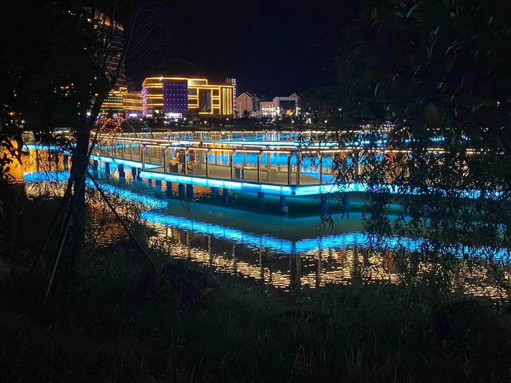 鹰潭市余江区金怡广场的夜景可谓是美得不要不要的!
