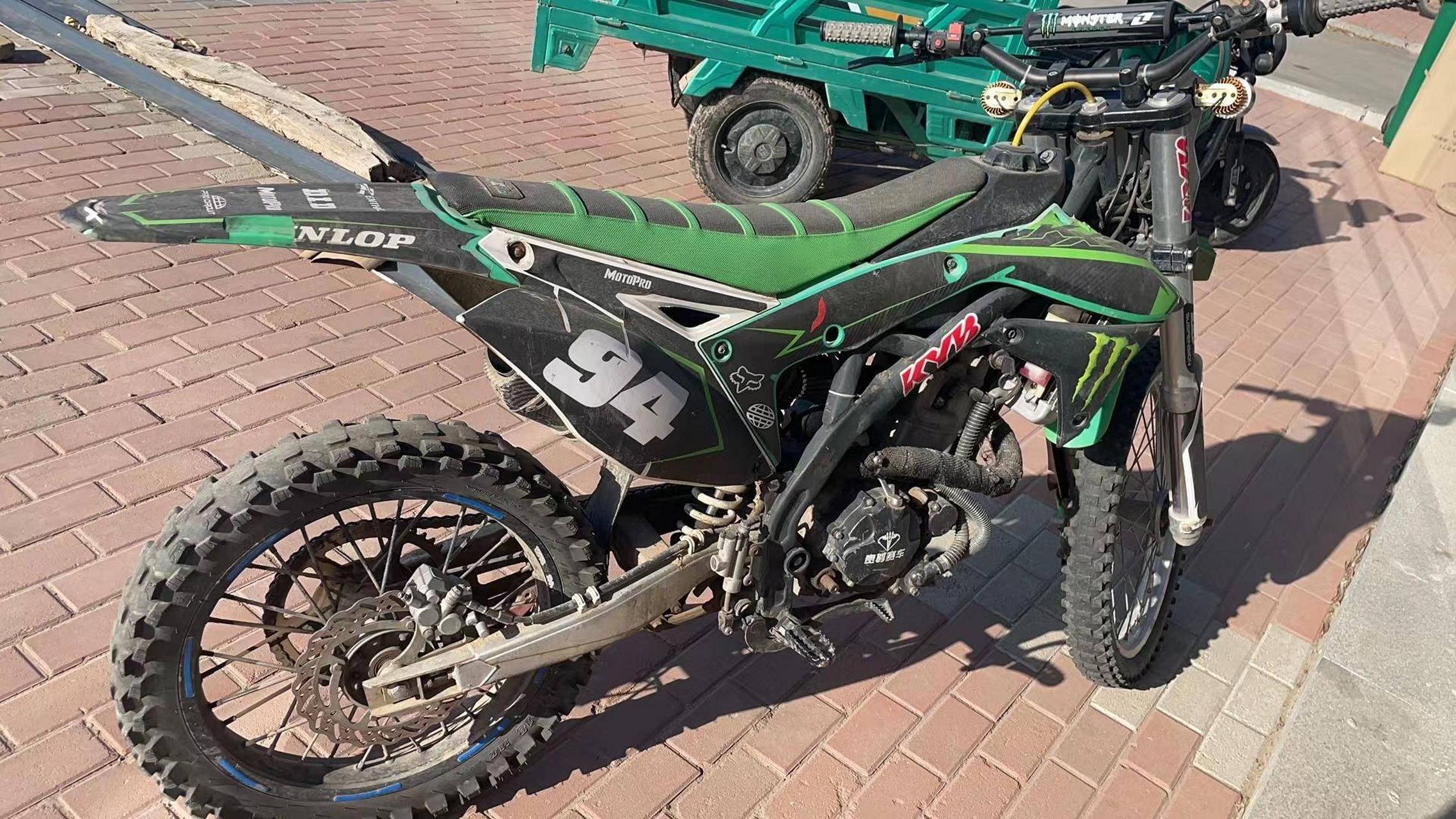 此车出售  18年水冷 新贵尊战狼  机油防冻液新换的 车没毛病 骑着