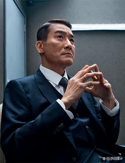 梁家辉在央视春晚后台三度泪洒现场,这情感波动,真是太触动人心了!