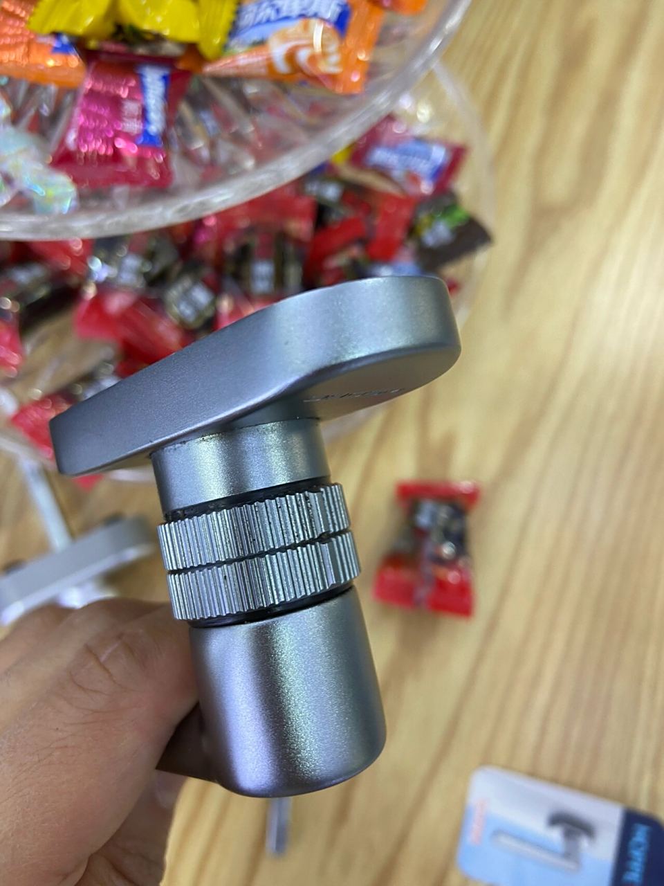 德国霍曼执手和进口好博执手纠结中 都是有小机关的窗子把手,霍曼的枪