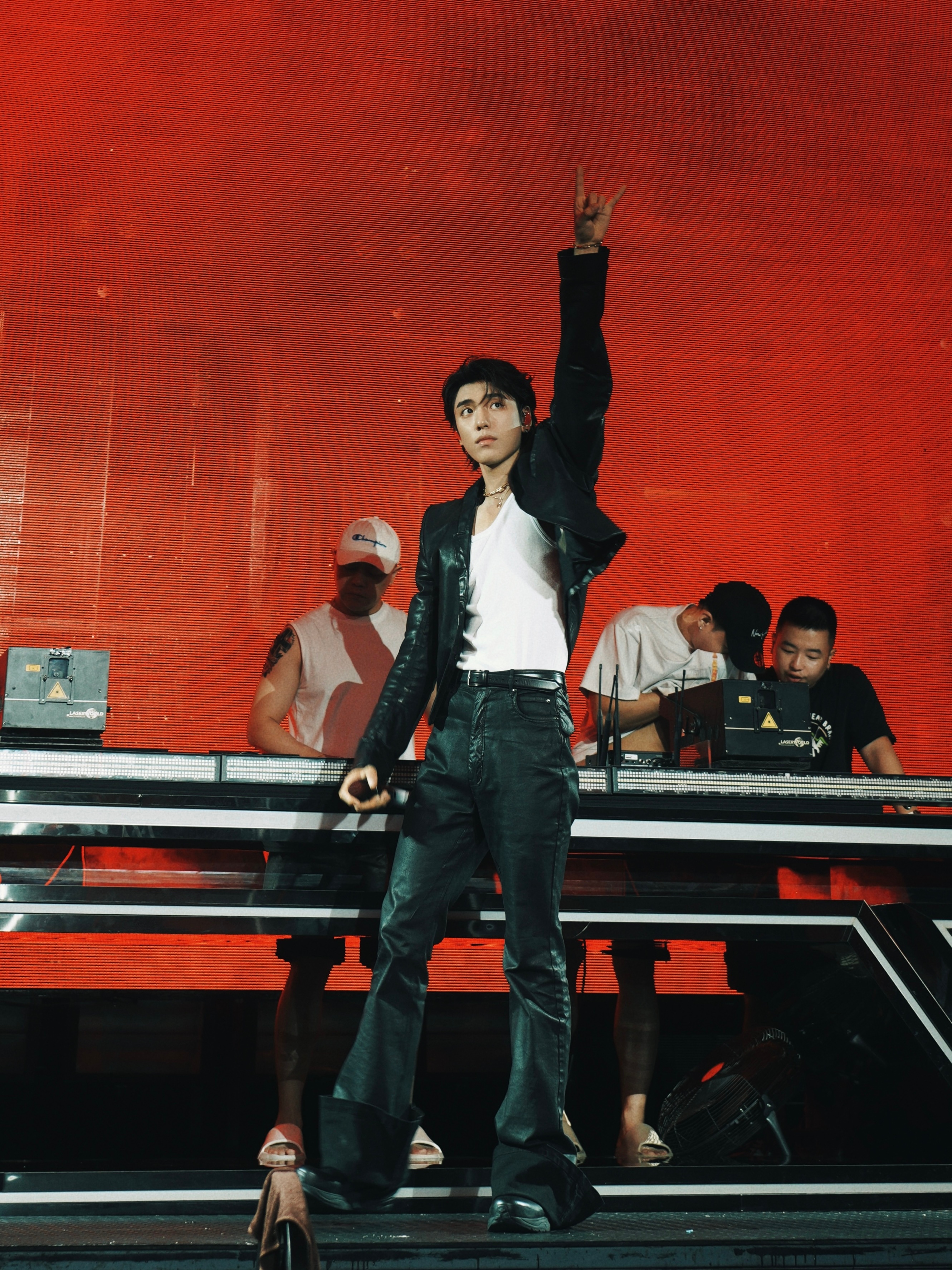 昨晚燃夜派对靓仔王子异现场图送达#奇幻际遇