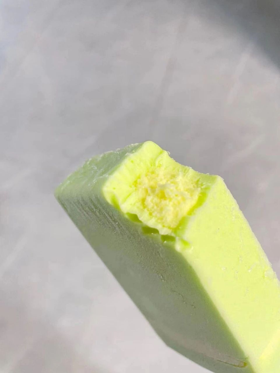 这个1块钱的哈密瓜夹心雪糕真是贼好吃 1块的哈密瓜味夹心雪糕太太太