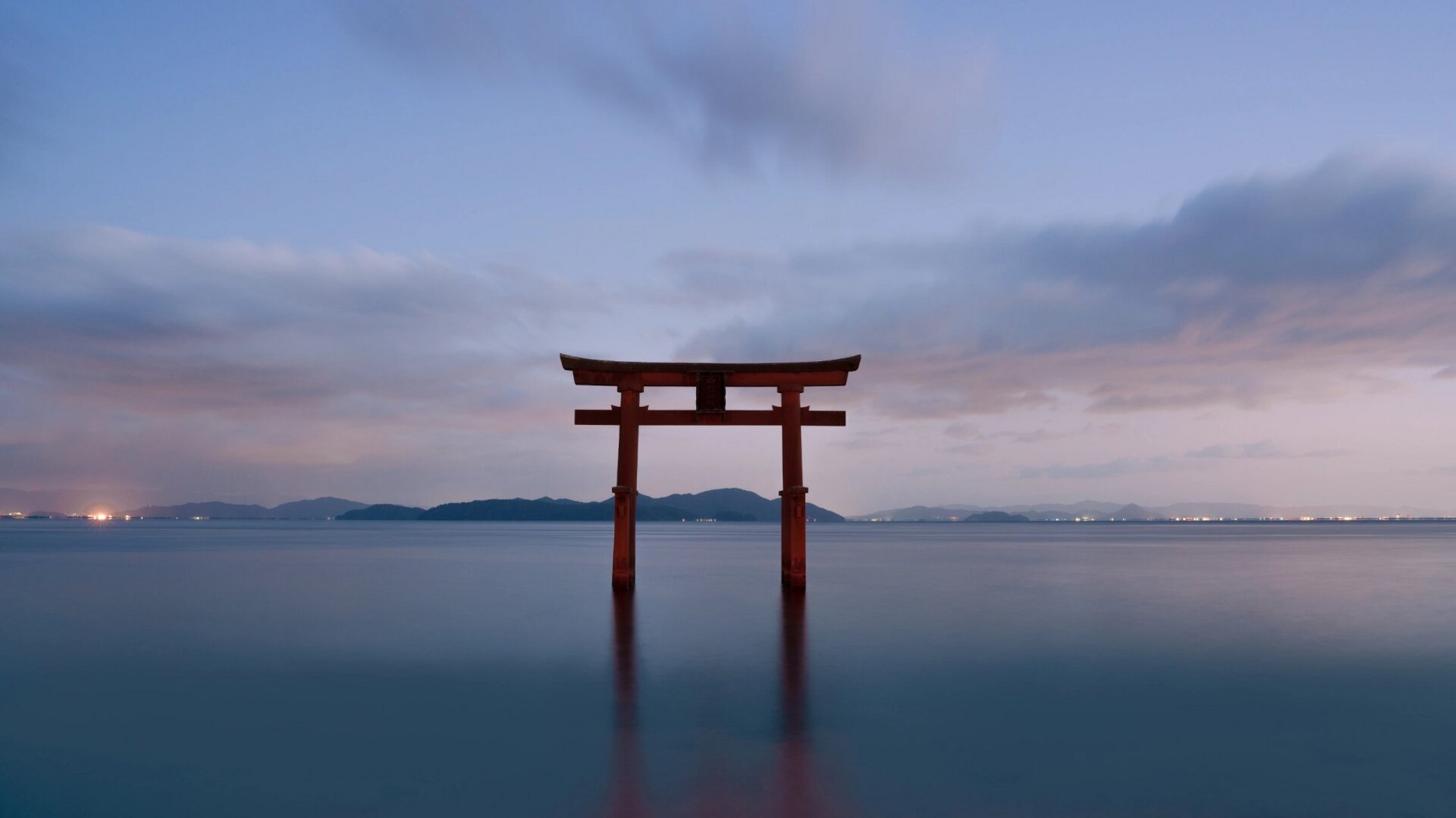 日本海上鸟居图片