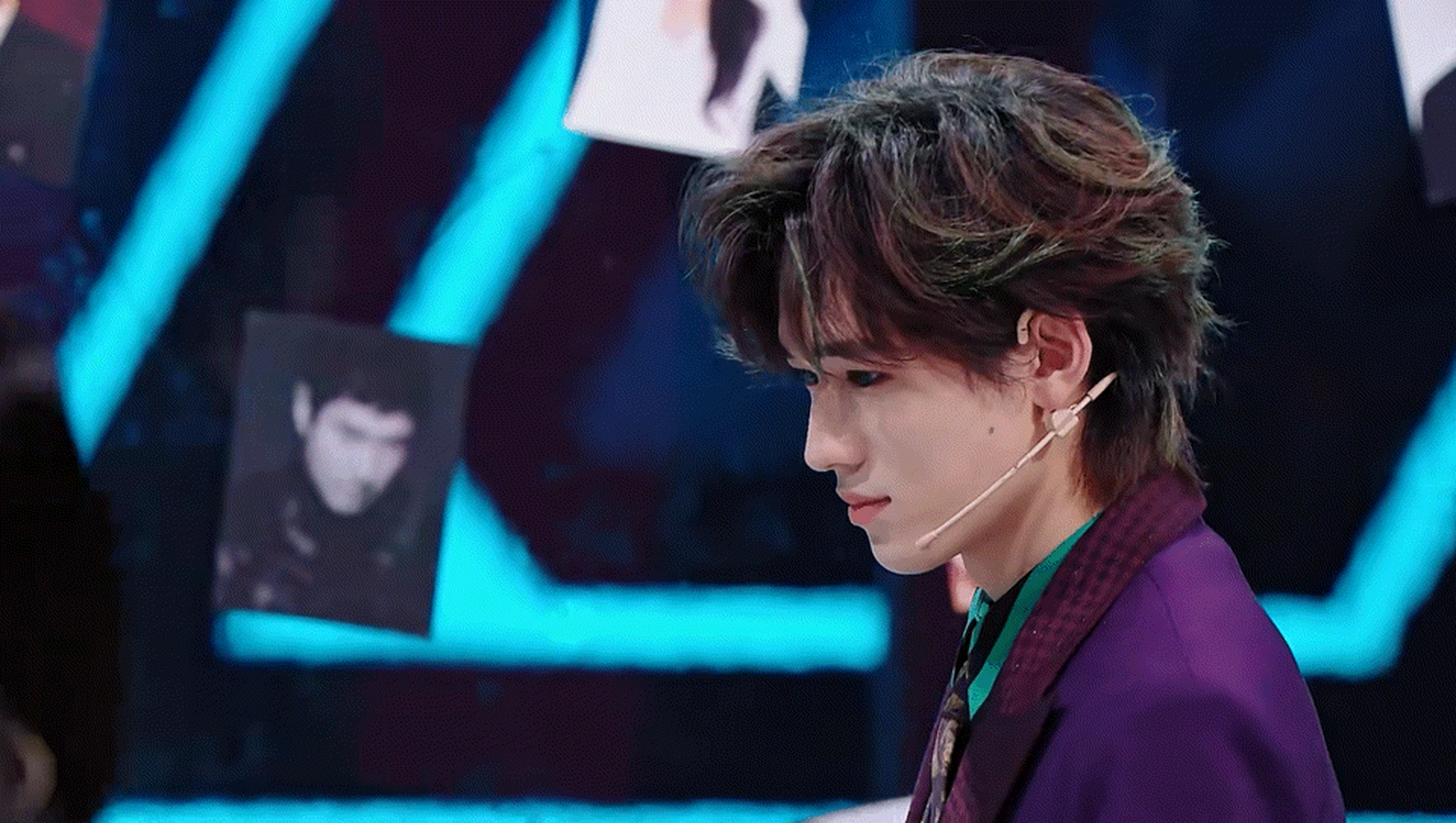 宋亚轩白切黑眼神戏#黄渤 和时代少年团-宋亚轩 即兴对戏,小宋成功