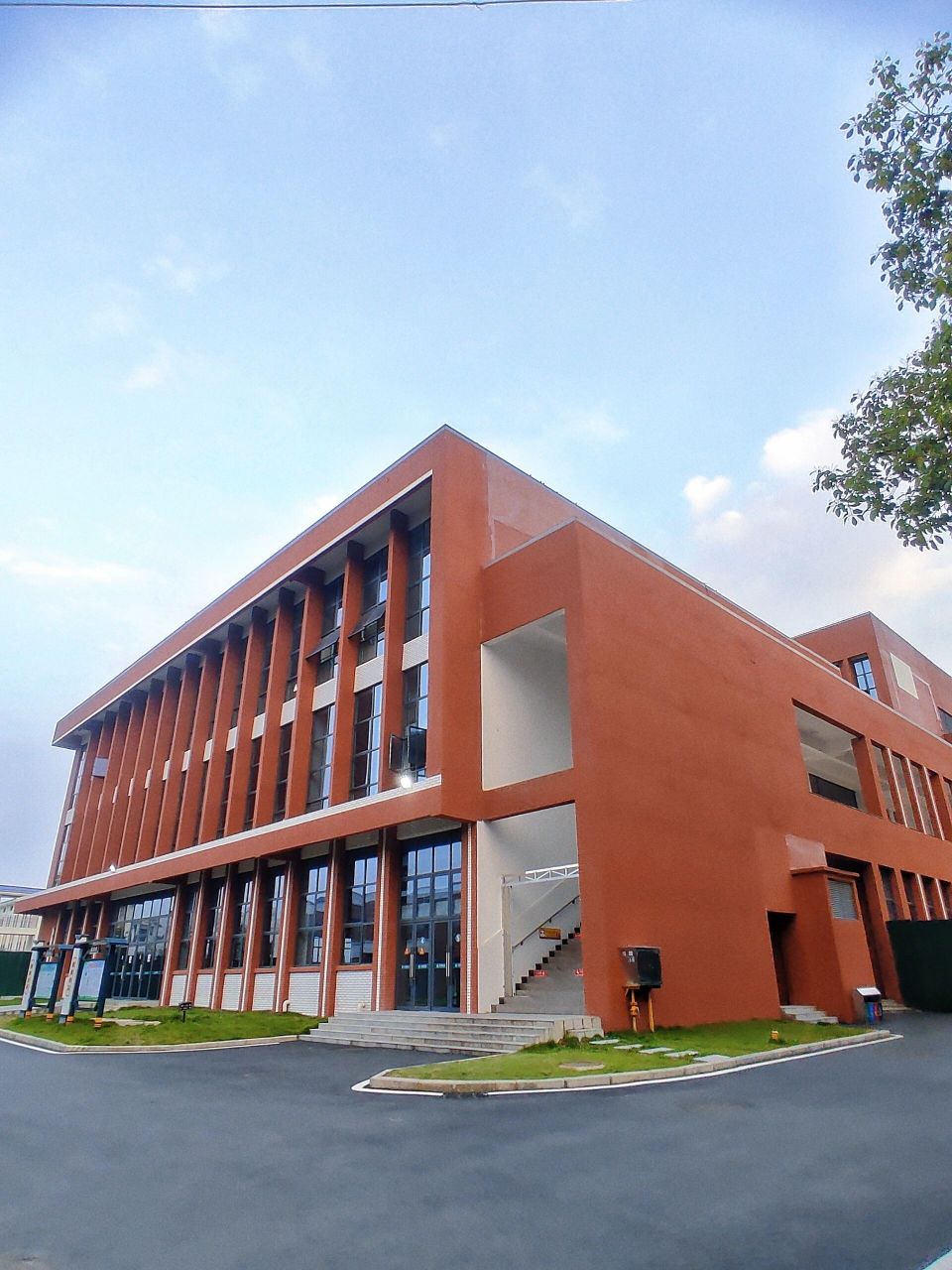 江西水利工程技师学院 学校特点: ①,学院创办于1978年,学院隶属于