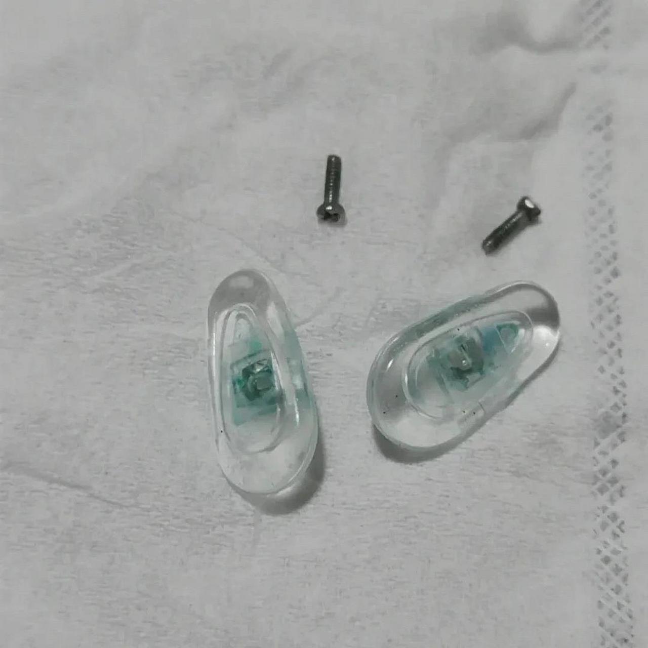 为什么眼镜的鼻托会变绿71应该怎么办71 为什么鼻托硅胶会变绿 是