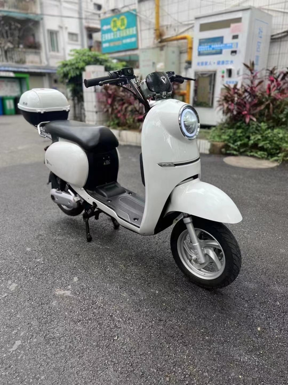 精品 雅迪欧韵款24a锂电版,小巧轻便 .