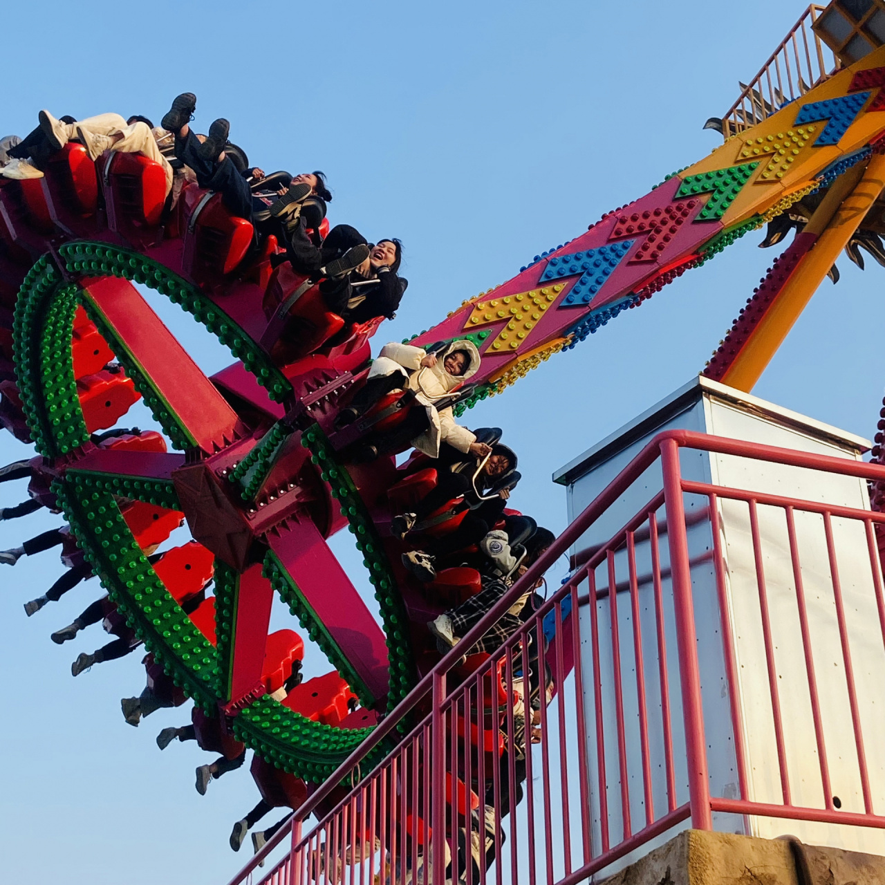 耒阳欢乐世界 刚好回家过年开放了  好多人去玩  而且超多人排队