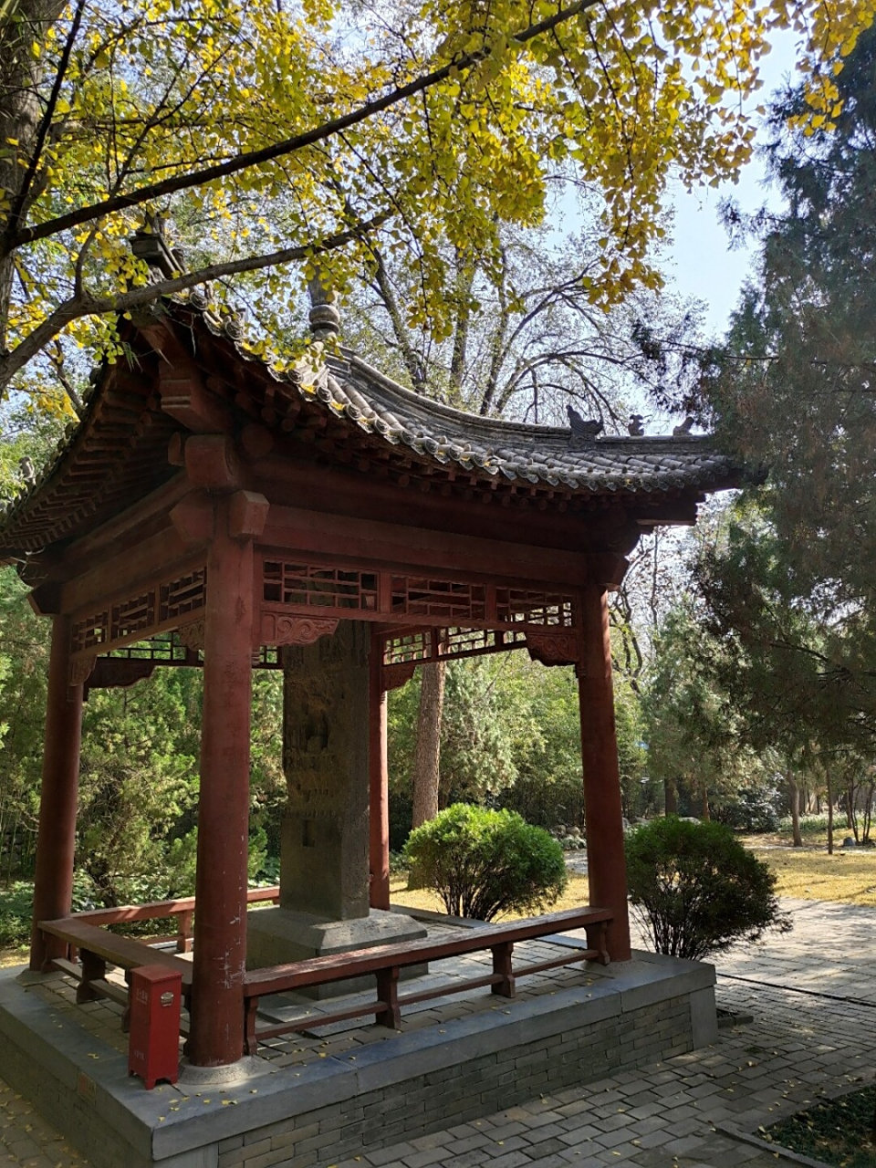 我们来到了登封,游玩了少林寺和嵩山,怎么可以错过这么有名的书院 !!