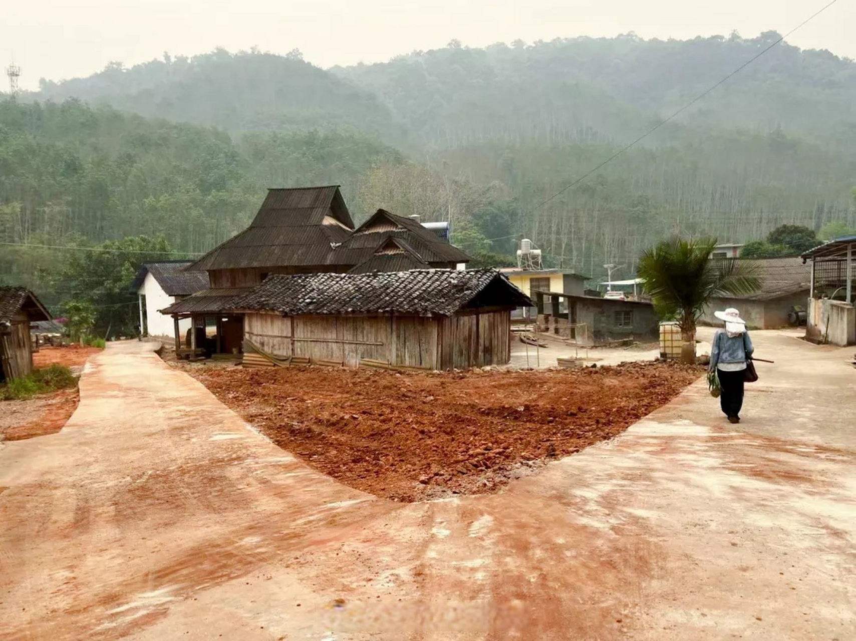 五华时讯# 【帮带共建磨憨镇尚勇村暨磨站精品示范村建设,五华区这样