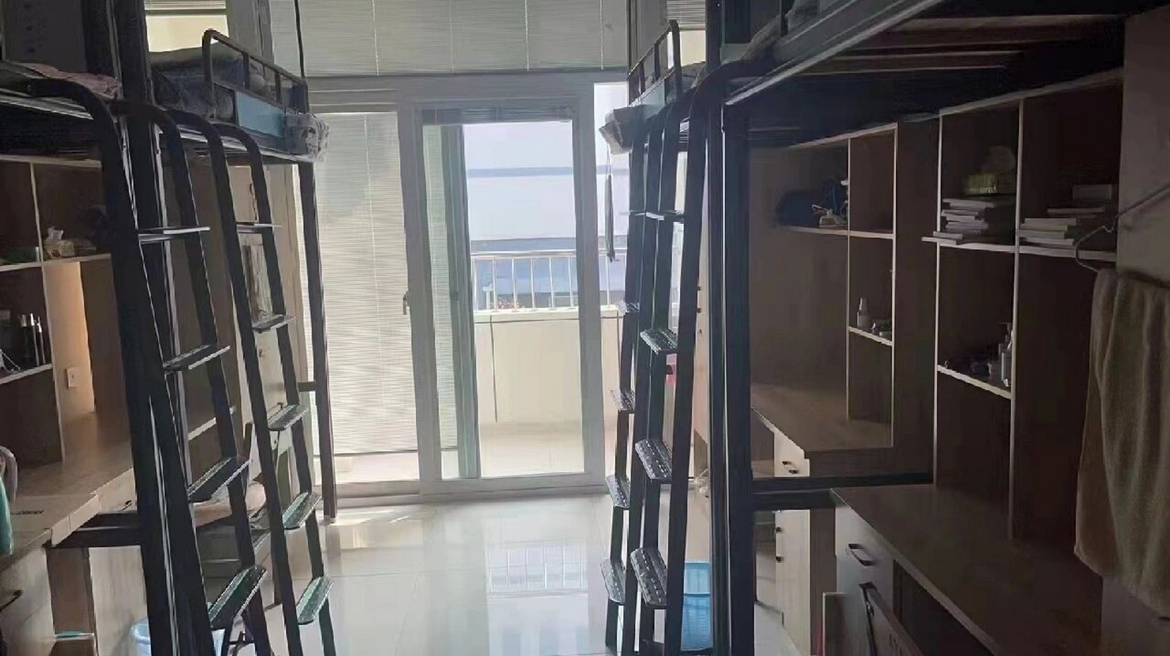 江海学院— 4人间住宿环境