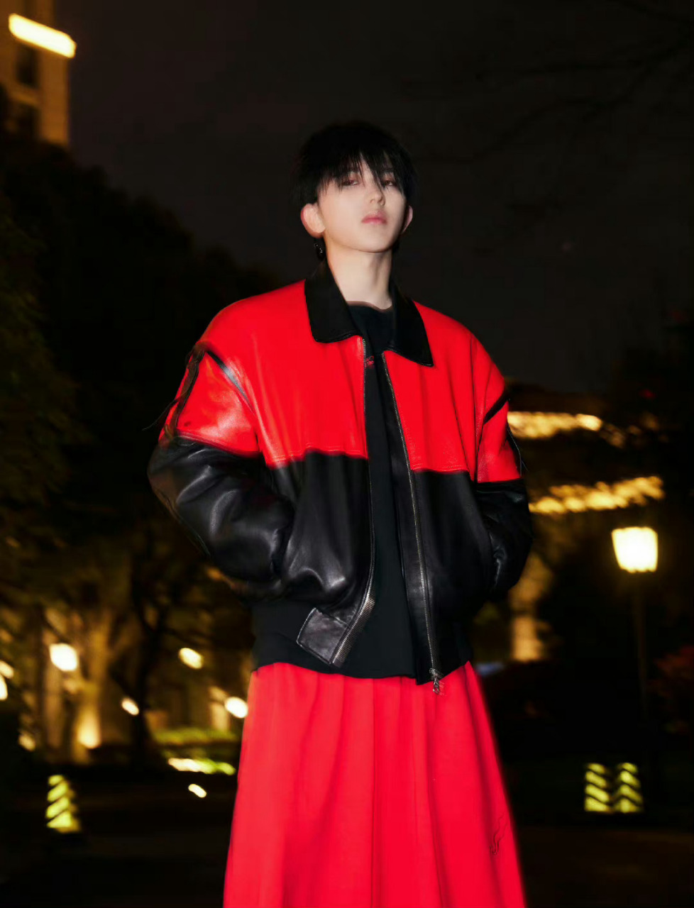 蔡徐坤ending pose 帅哥比耶7015