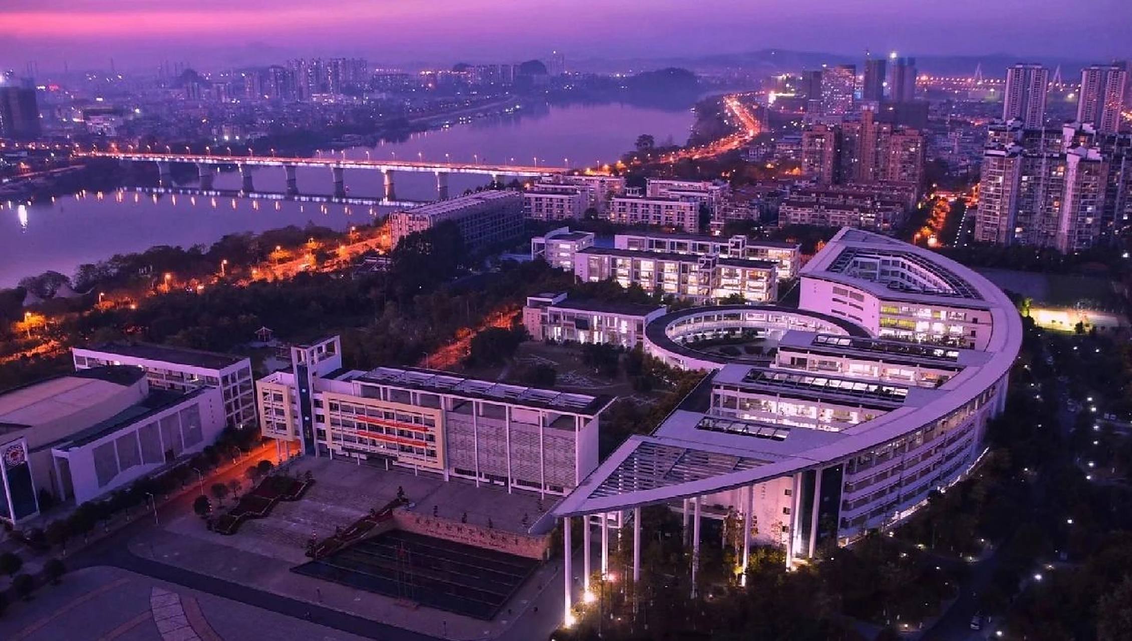 欢迎报考广西柳州高级中学 1.