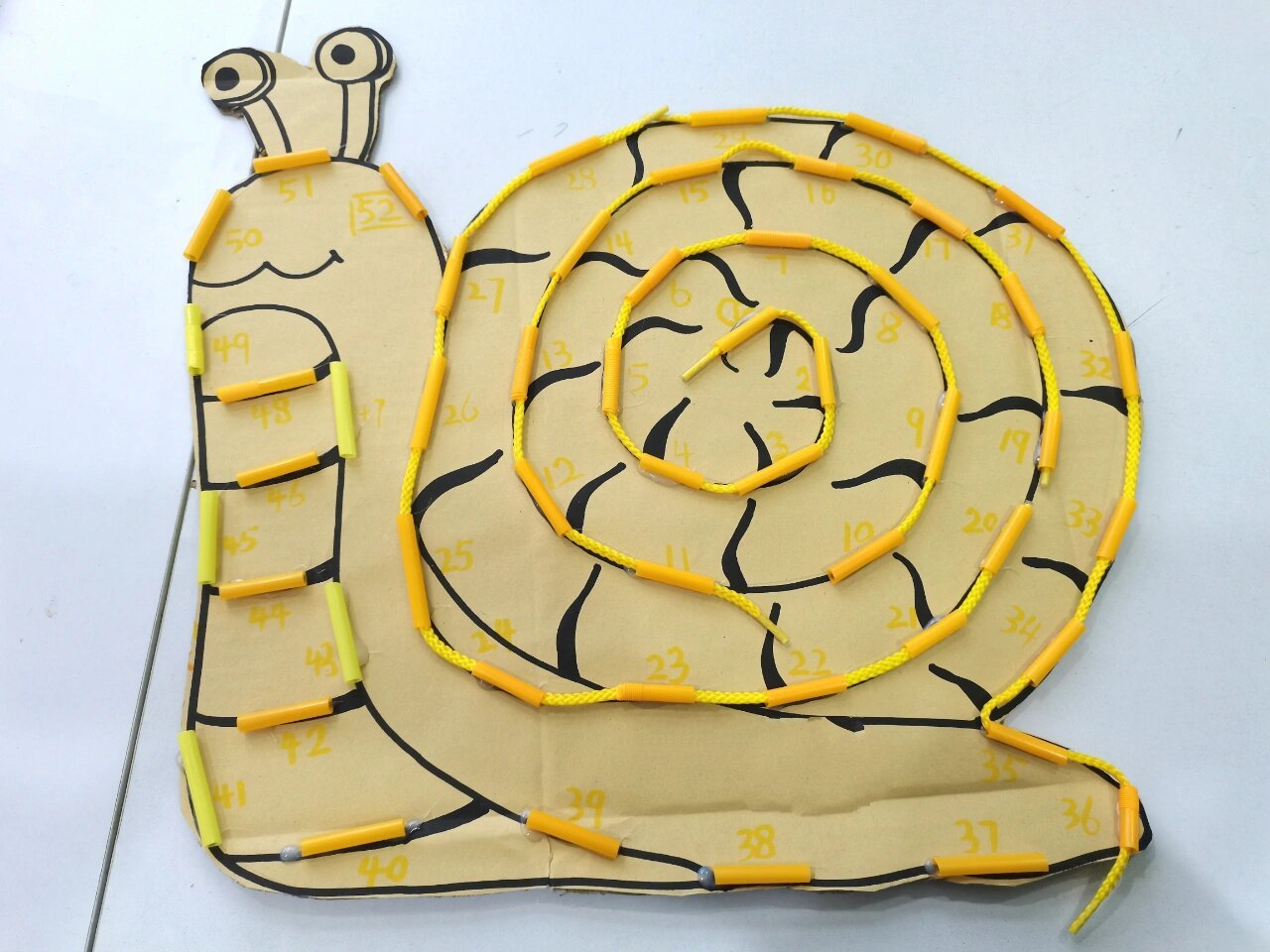 幼儿园益智区自制教玩具(附细节) 94幼儿园益智区自制教玩具 吸管串