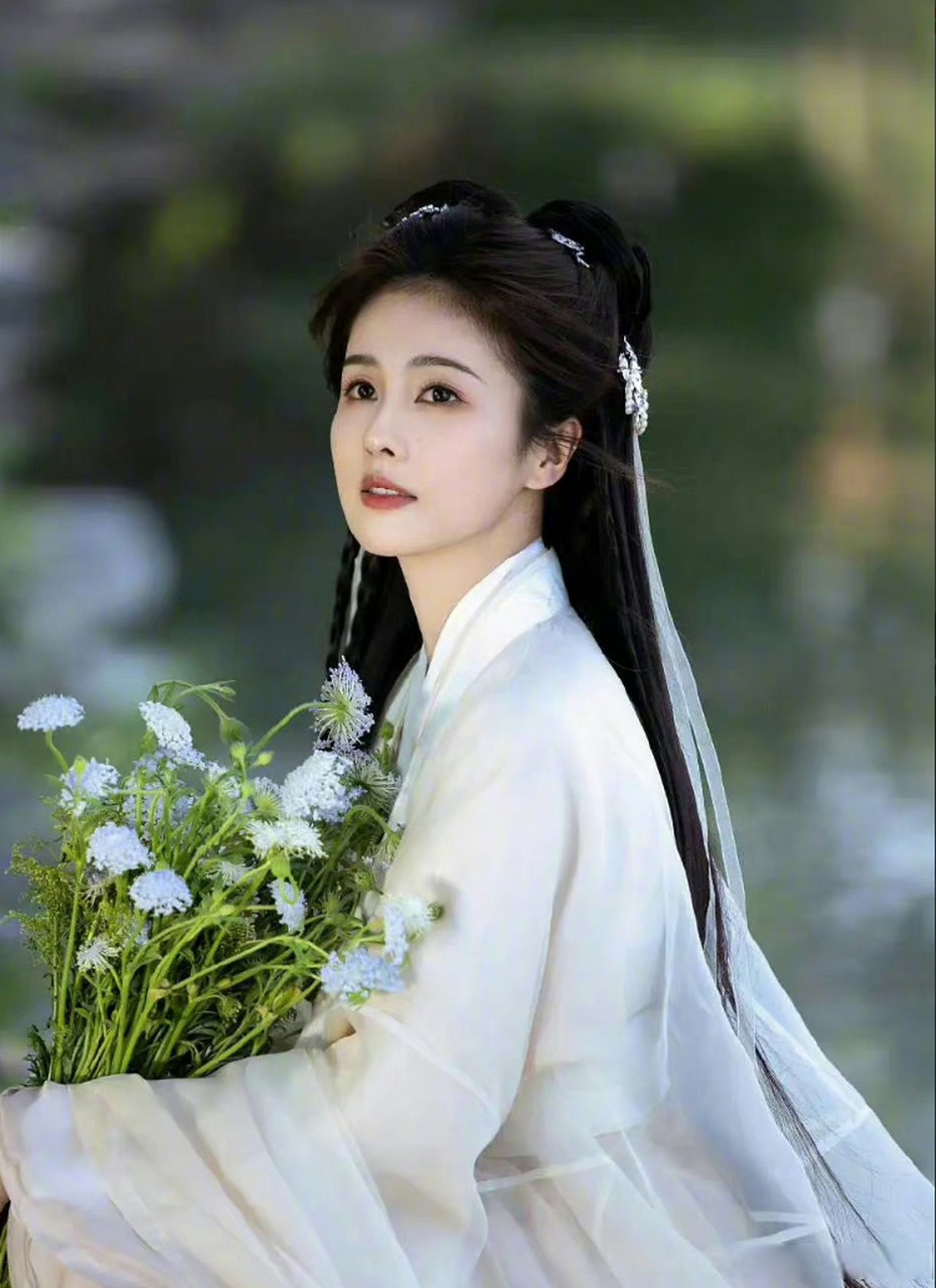 李一桐年龄虽大却比白鹿更灵动?真相究竟如何?