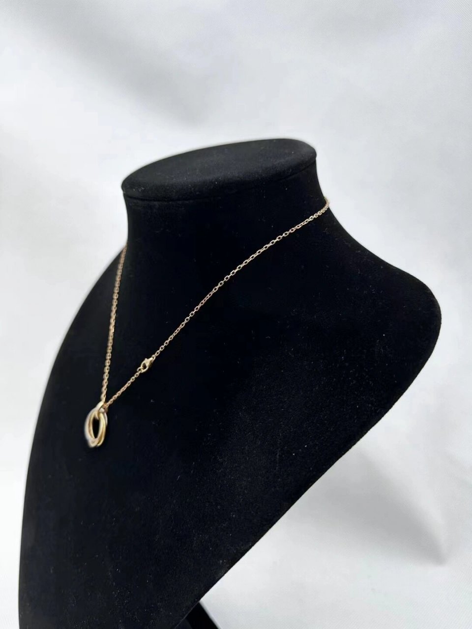 卡地亚项链trinity系列三色金三环五钻项链 卡地亚项链trinity系列