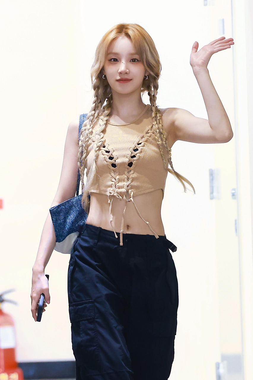 看到这组高清图是我应得的,我的快乐小狗[流泪]  宋雨琦水母头下班