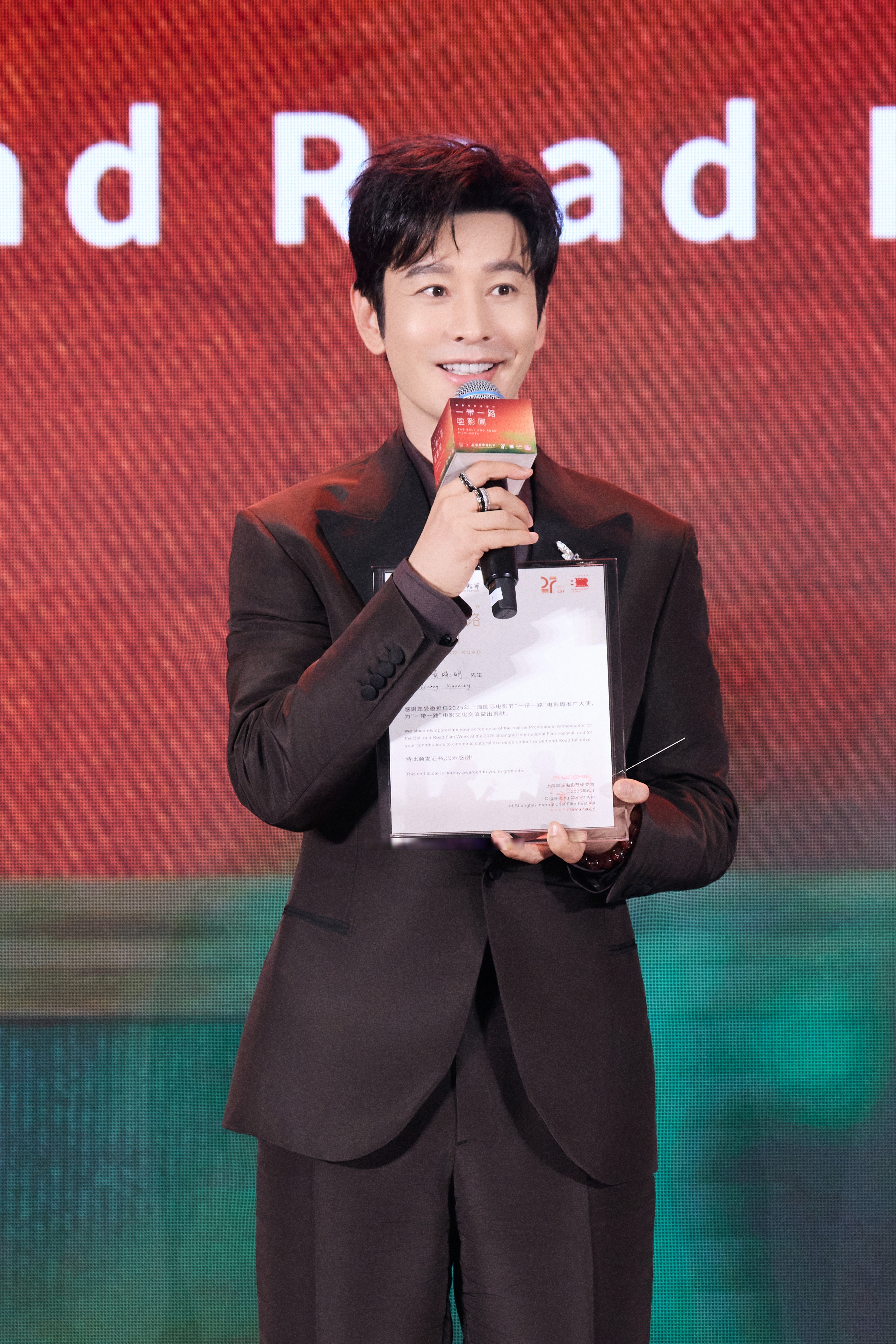 "一带一路"电影周推广大使黄晓明 用作品叩开不同文化的大门,用光影