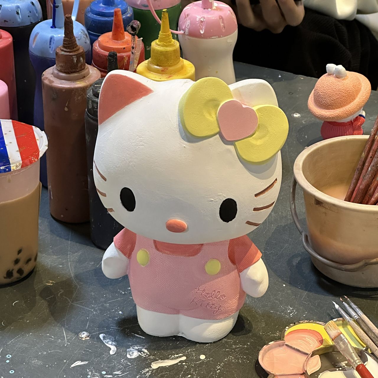 hellokitty石膏娃娃涂色96 这个配色好可爱呀凯蒂猫石膏涂色