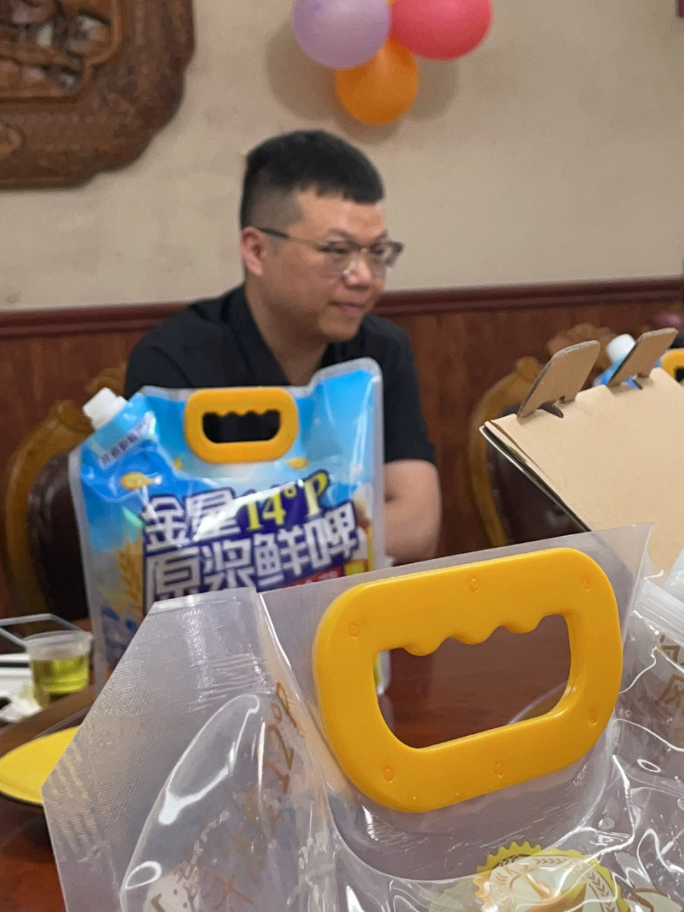 小麦啤,盛夏季节金黄色的稻田,郊外美丽的乡村道路,郑州金星啤酒新厂