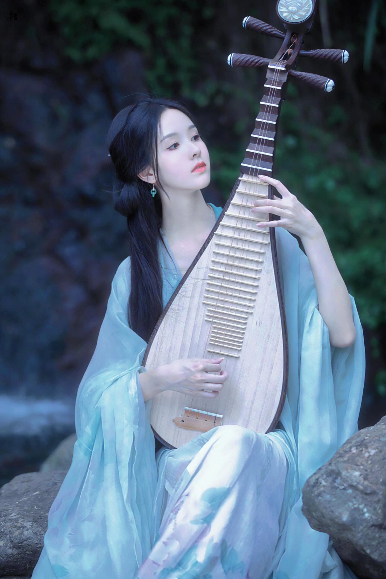 我那只修无情道的大师姐 陈都灵 | 书画一船烟外月,湖山十里镜中人年