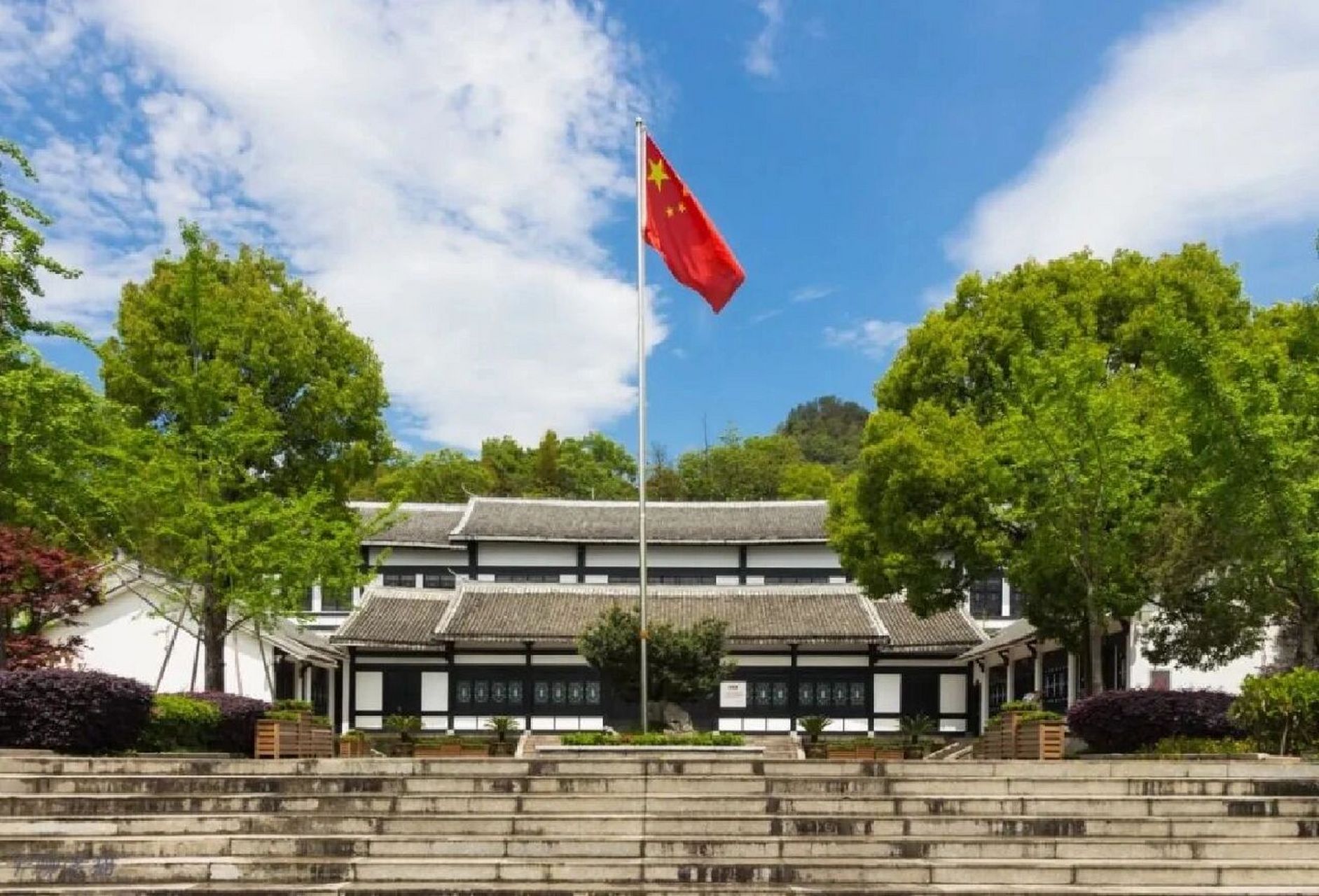 中共浙江省"一大"纪念园 中共浙江省"一大"纪念园位于平阳县凤卧镇