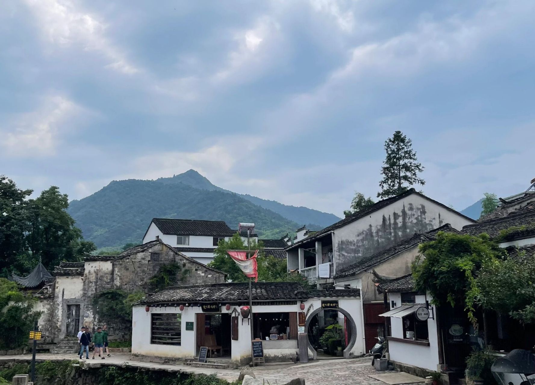 泾县月亮湾攻略贴 1,南京出发,导航目的地:月亮湾风景区,属于皖南川藏